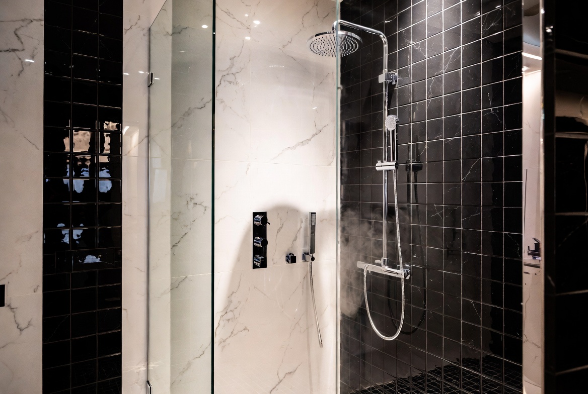 Luxury Bathroom Plexiglass Shower Enclosure