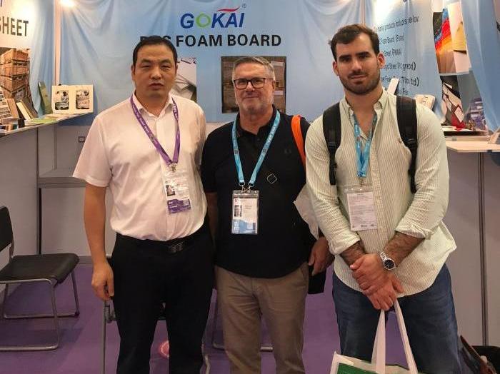 Photo of Gokai with clients at the Canton Fair