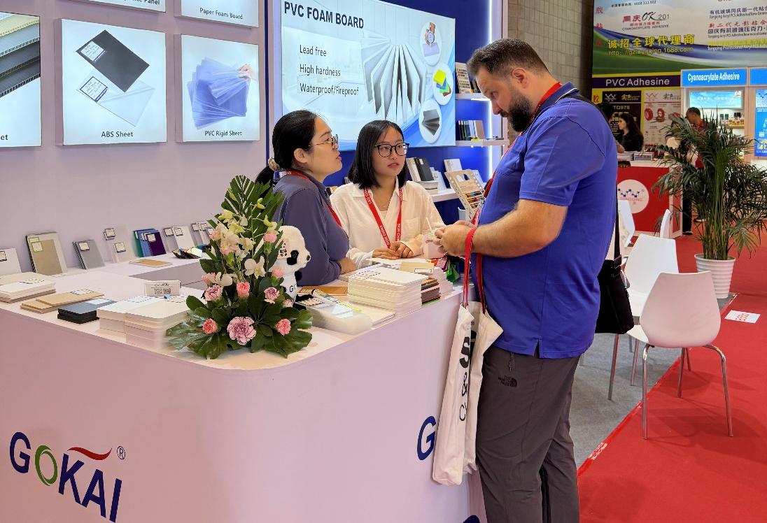 Gokai sales team communicating with global buyers at SIGN CHINA 2026