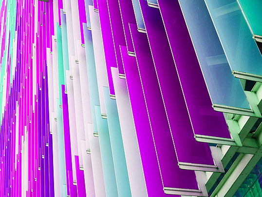 5 High-Impact Plexiglass Use Cases in Manufacturing